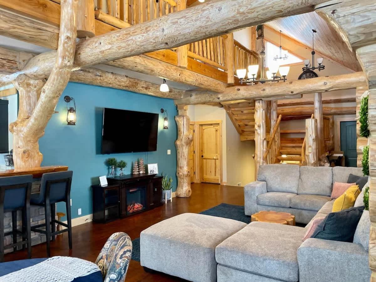 Stunning Log Cabin Getaway At The Hannu Haus Ironwood Exterior photo