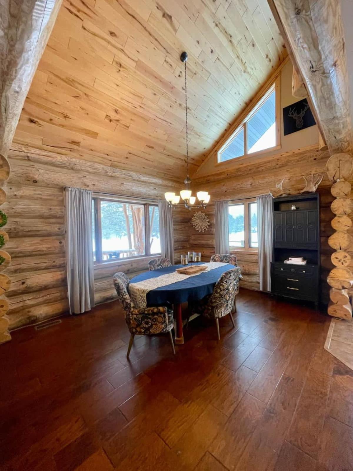 Stunning Log Cabin Getaway At The Hannu Haus Ironwood Exterior photo